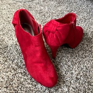 Impo Red Suede heel/bootie Size 7